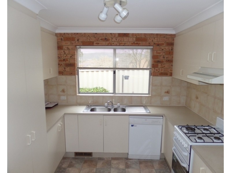 3/20 Blackall Avenue, Queanbeyan NSW 2620