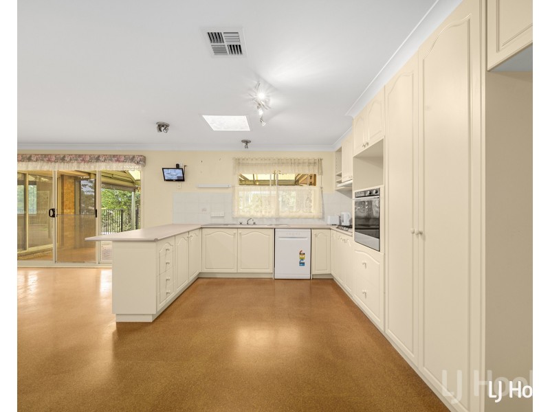 4 Laurel Place, Jerrabomberra NSW 2619