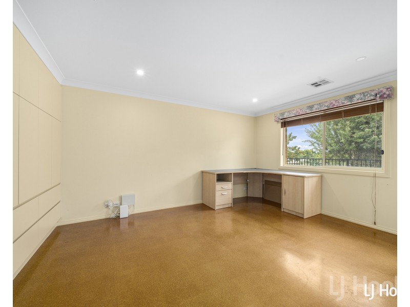 4 Laurel Place, Jerrabomberra NSW 2619