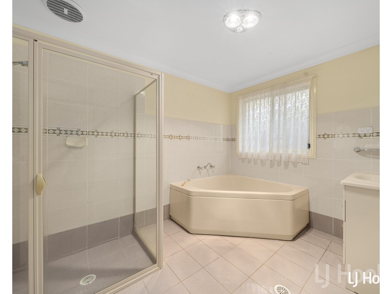 4 Laurel Place, Jerrabomberra NSW 2619
