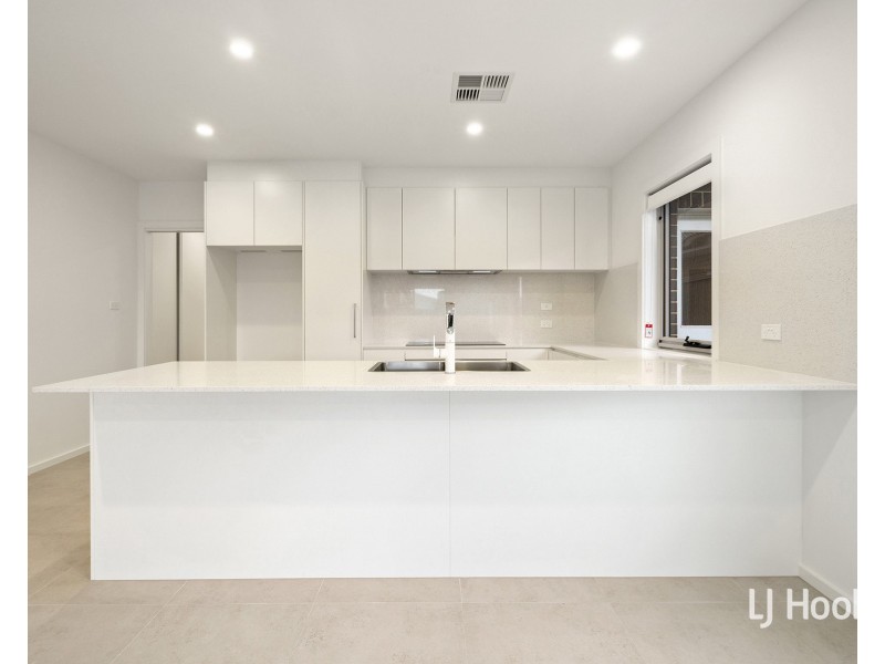 24 Rogers Road, Googong NSW 2620