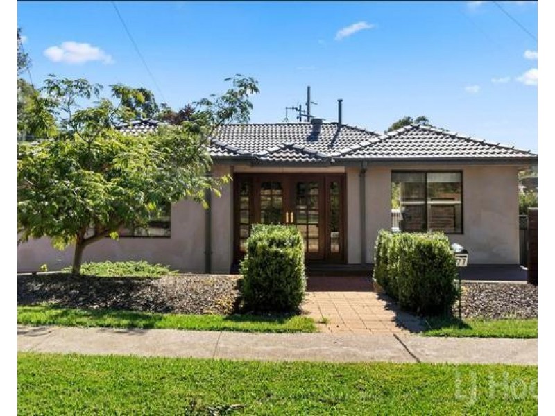 77 Pindari Crescent, Queanbeyan NSW 2620