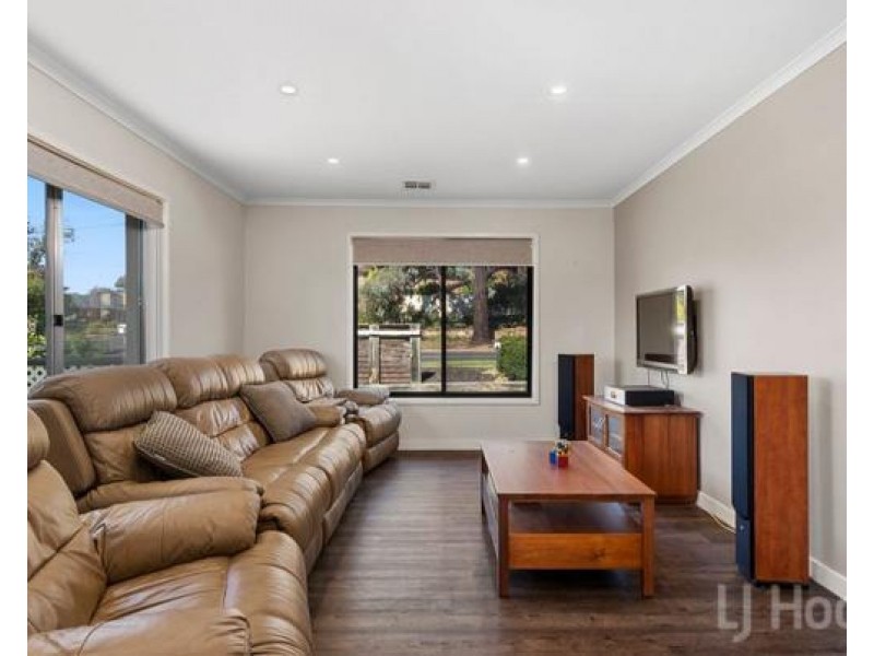 77 Pindari Crescent, Queanbeyan NSW 2620
