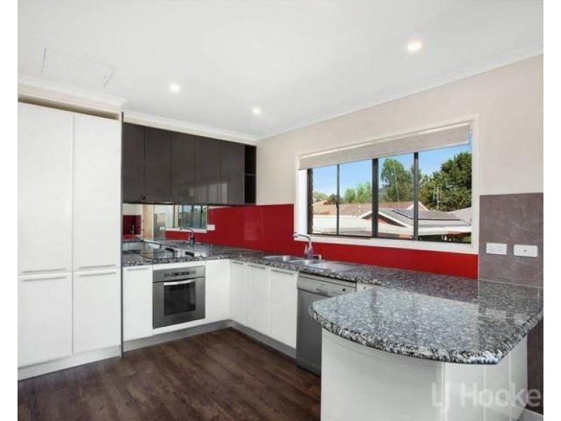77 Pindari Crescent, Queanbeyan NSW 2620