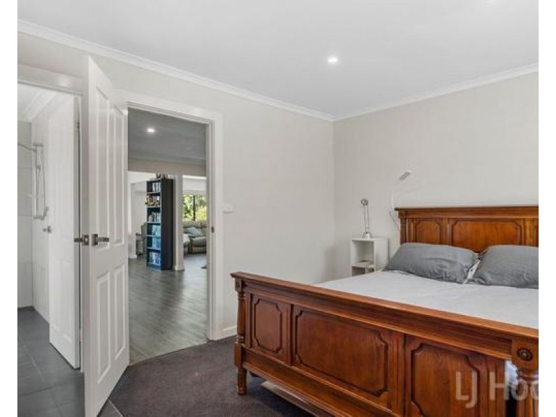 77 Pindari Crescent, Queanbeyan NSW 2620