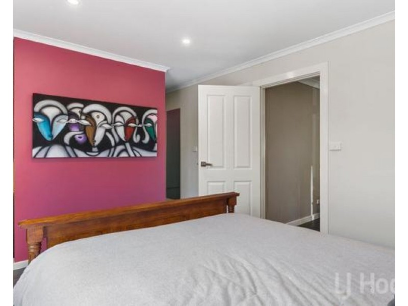 77 Pindari Crescent, Queanbeyan NSW 2620