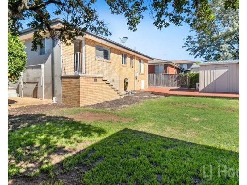 77 Pindari Crescent, Queanbeyan NSW 2620
