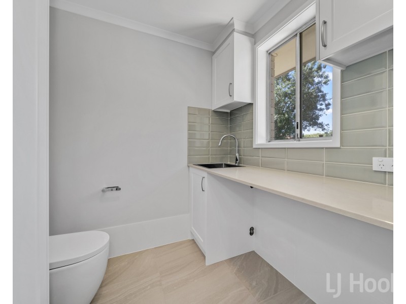 6 Laura Place, Karabar NSW 2620