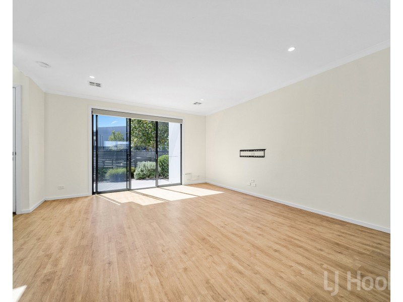 252 Gorman Drive, Googong NSW 2620