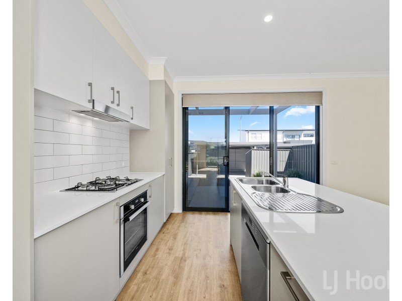 252 Gorman Drive, Googong NSW 2620