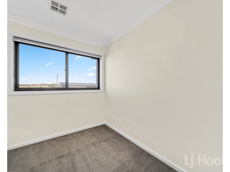 252 Gorman Drive, Googong NSW 2620