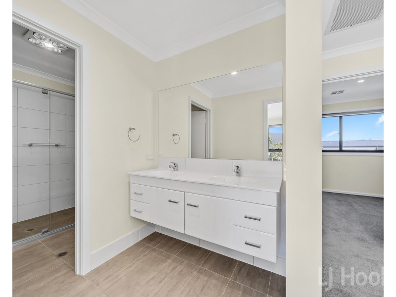 252 Gorman Drive, Googong NSW 2620