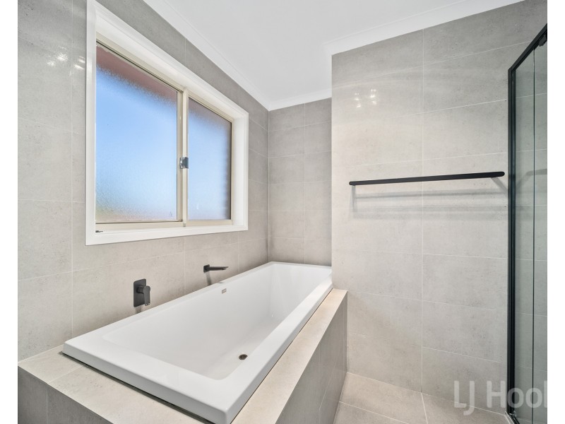 11 Coachwood Avenue, Jerrabomberra NSW 2619
