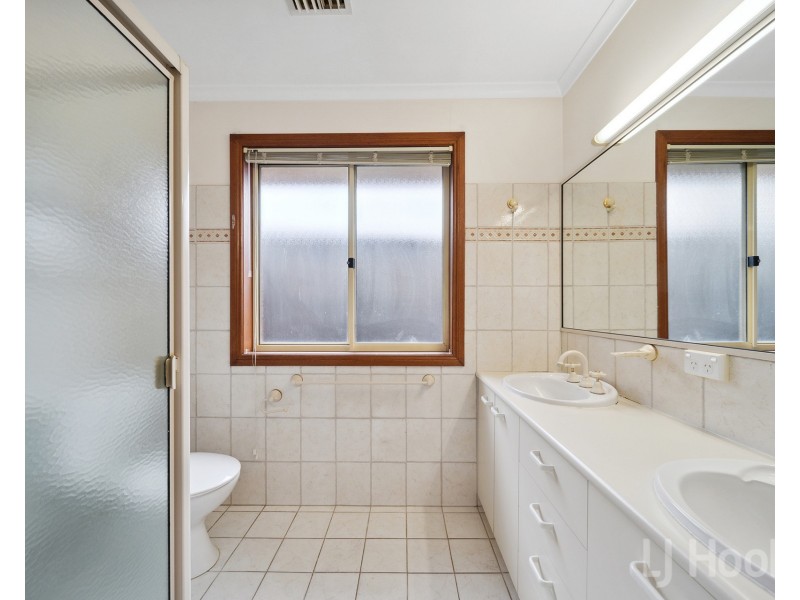 69 Bicentennial Drive, Jerrabomberra NSW 2619