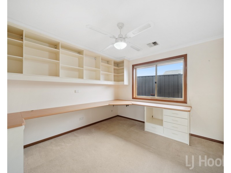 69 Bicentennial Drive, Jerrabomberra NSW 2619