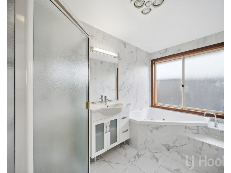 69 Bicentennial Drive, Jerrabomberra NSW 2619