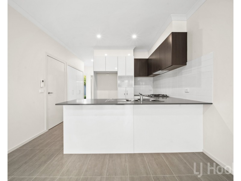 8 Percival Road, Googong NSW 2620