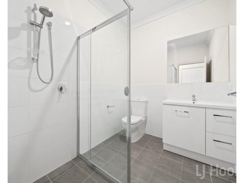 8 Percival Road, Googong NSW 2620