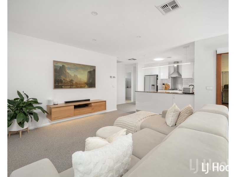 14 Bluestone Gardens, Jerrabomberra NSW 2619