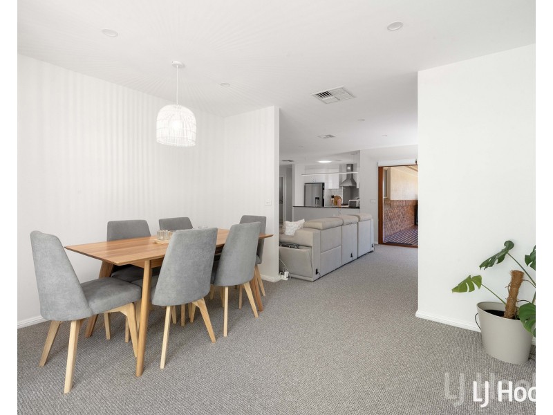 14 Bluestone Gardens, Jerrabomberra NSW 2619
