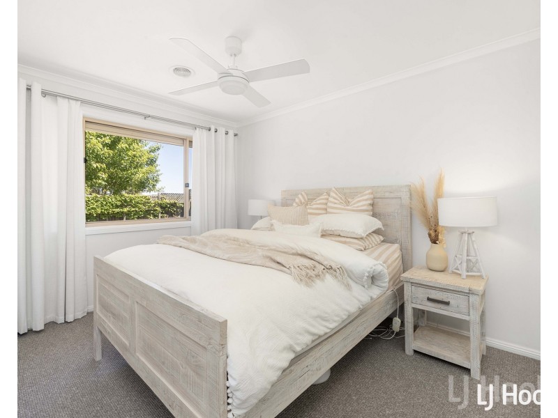 14 Bluestone Gardens, Jerrabomberra NSW 2619