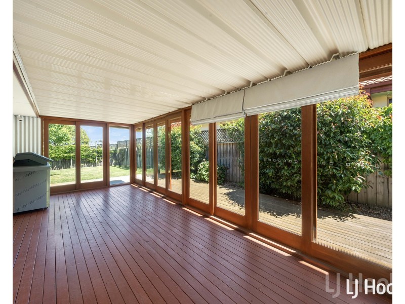 14 Bluestone Gardens, Jerrabomberra NSW 2619