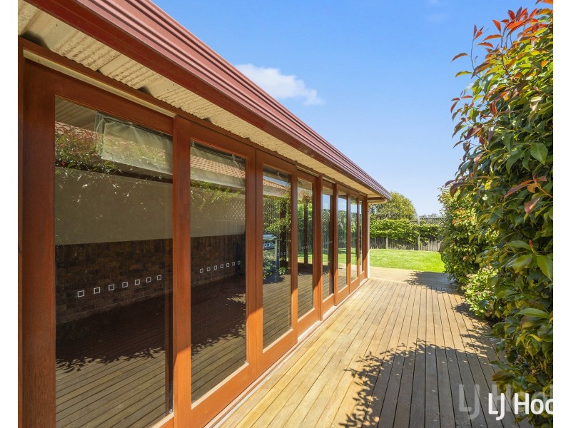 14 Bluestone Gardens, Jerrabomberra NSW 2619