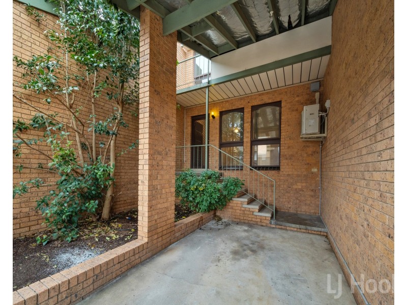 6/8 Nimmitabel Street, Queanbeyan West NSW 2620