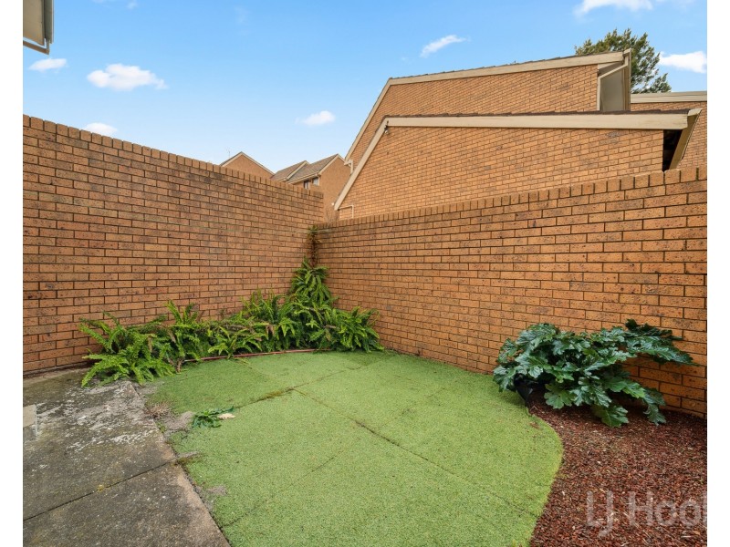 6/8 Nimmitabel Street, Queanbeyan West NSW 2620