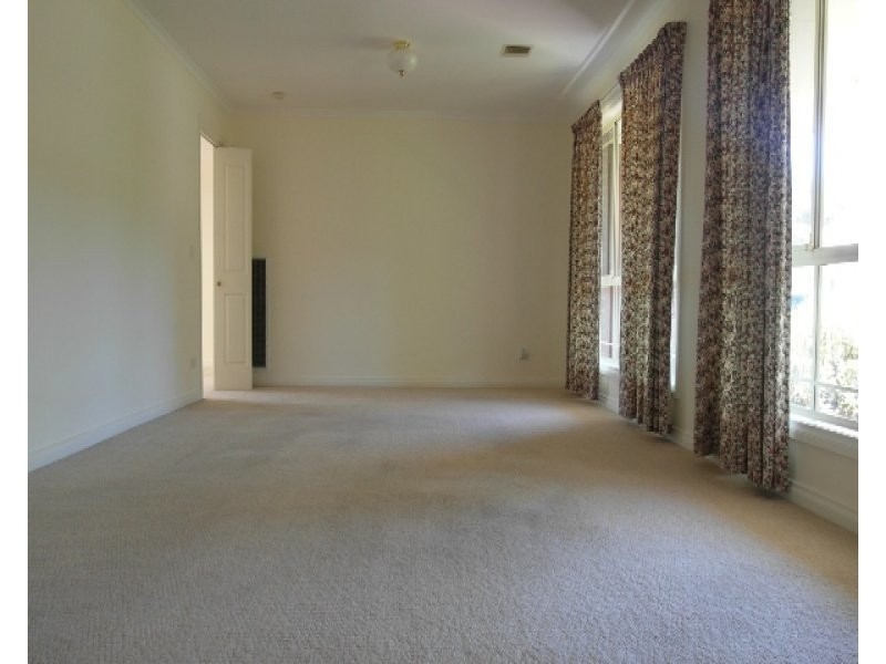 28 Parkview Crescent, Jerrabomberra NSW 2619