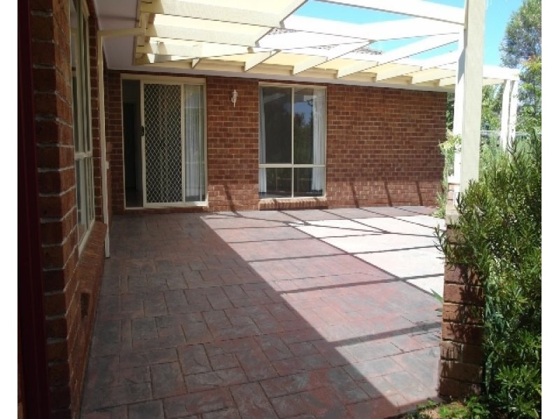 28 Parkview Crescent, Jerrabomberra NSW 2619
