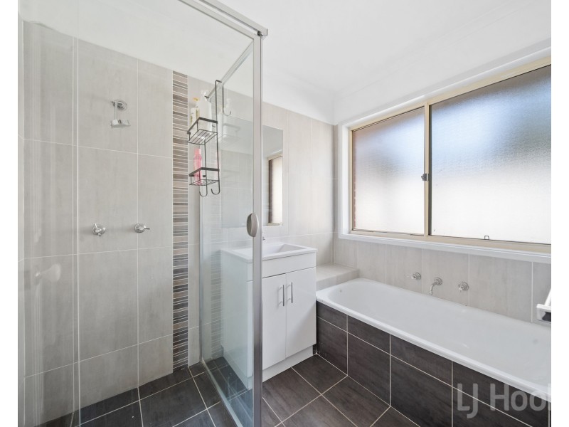 21 Wangara Crescent, Queanbeyan West NSW 2620