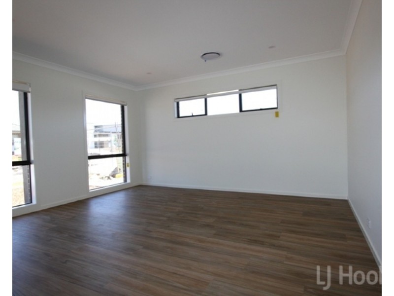 29 Zealie Bend, Googong NSW 2620