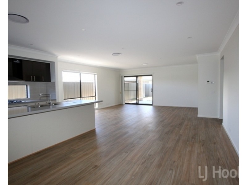 29 Zealie Bend, Googong NSW 2620