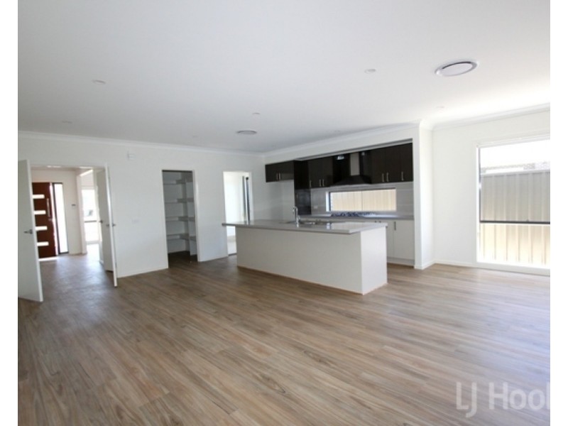 29 Zealie Bend, Googong NSW 2620