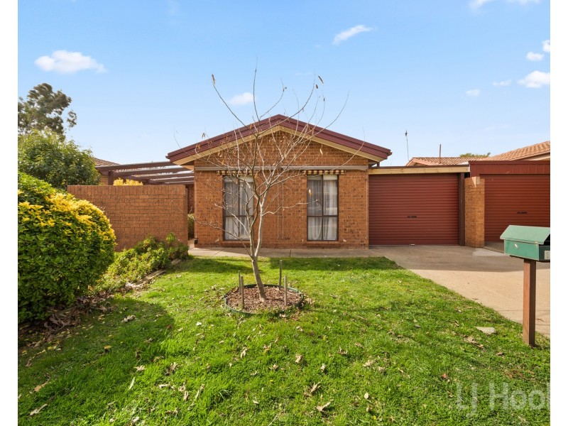 18 McKeahnie Street, Crestwood NSW 2620