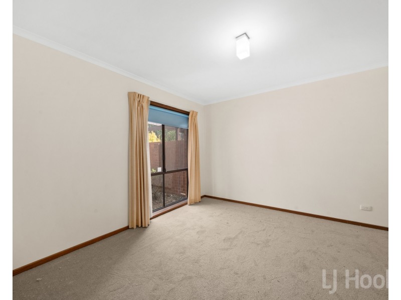 18 McKeahnie Street, Crestwood NSW 2620