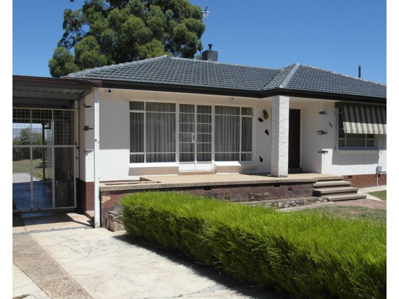 33 Elizabeth Crescent, Queanbeyan NSW 2620