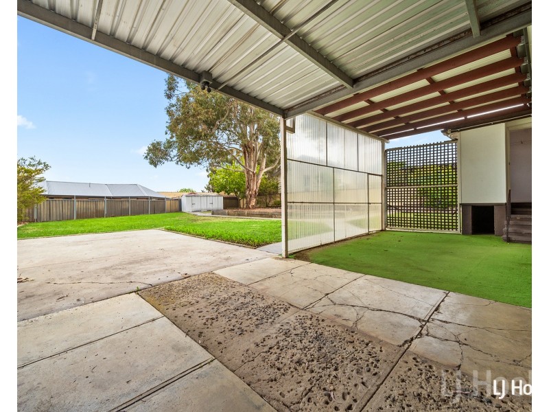 33 Elizabeth Crescent, Queanbeyan NSW 2620