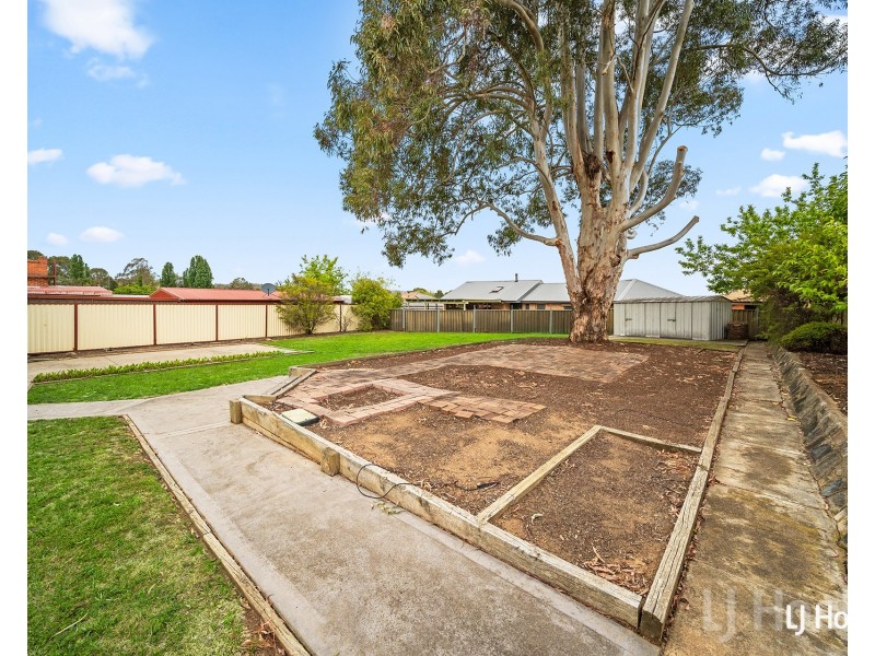 33 Elizabeth Crescent, Queanbeyan NSW 2620