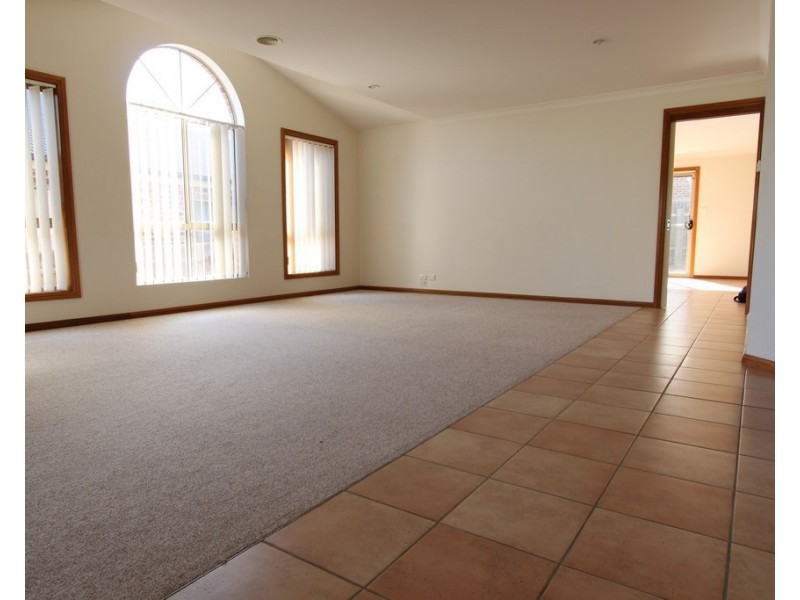 1B Albizia Place, Jerrabomberra NSW 2619