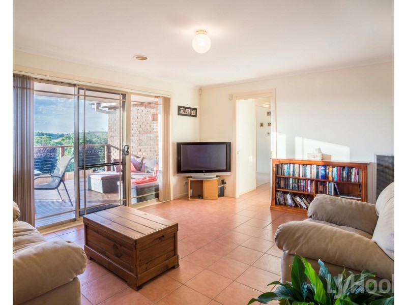 2 English Grove, Jerrabomberra NSW 2619
