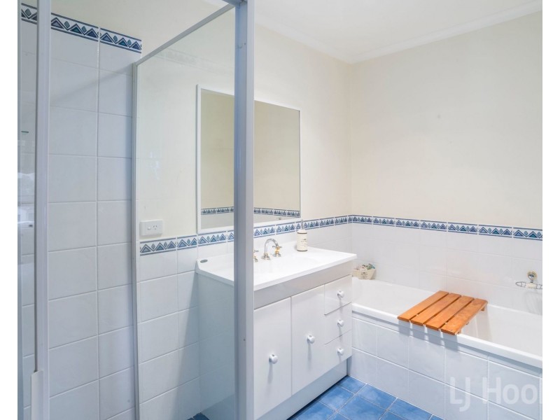 2 English Grove, Jerrabomberra NSW 2619