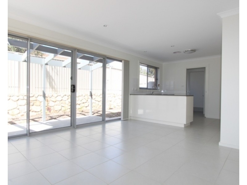 12/12 Mulloon Street, Queanbeyan NSW 2620