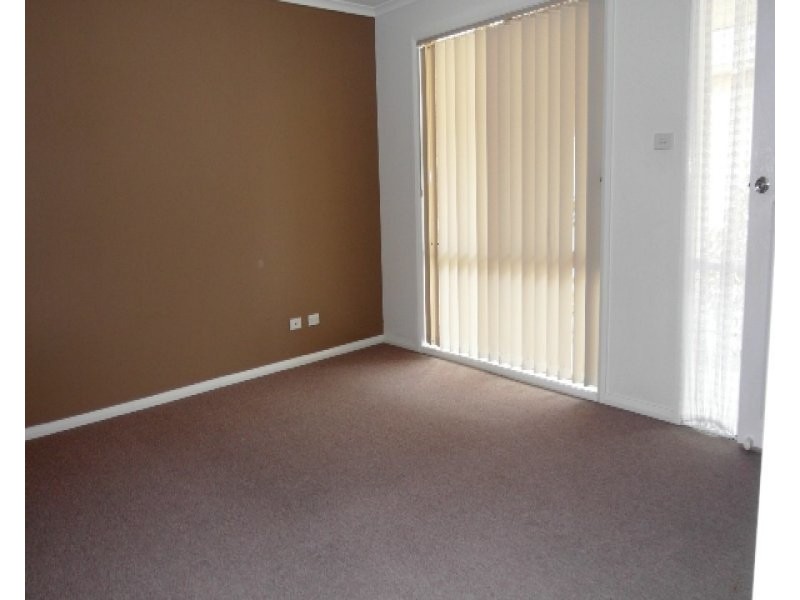 4/1B McKeahnie Street, Queanbeyan NSW 2620
