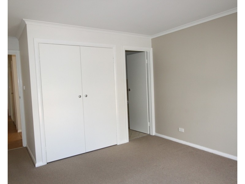 2/1 McKeahnie Street, Queanbeyan NSW 2620