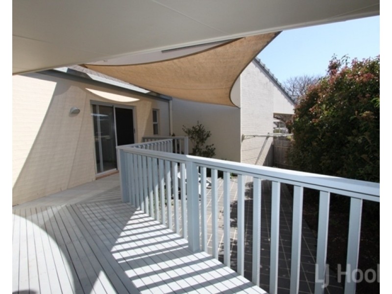 6/11 Doeberl Place, Queanbeyan NSW 2620