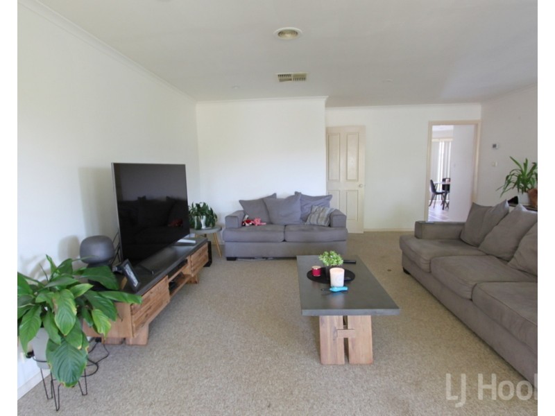 9 Bayside Court, Jerrabomberra NSW 2619