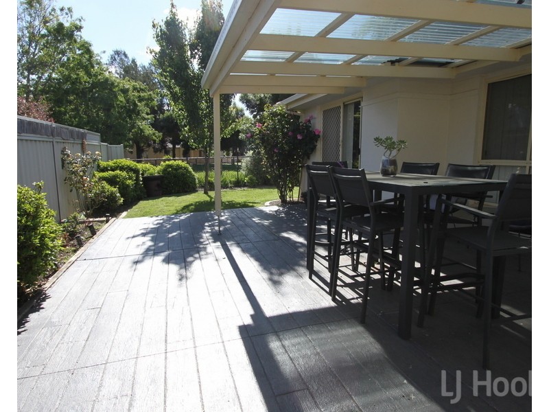 9 Bayside Court, Jerrabomberra NSW 2619