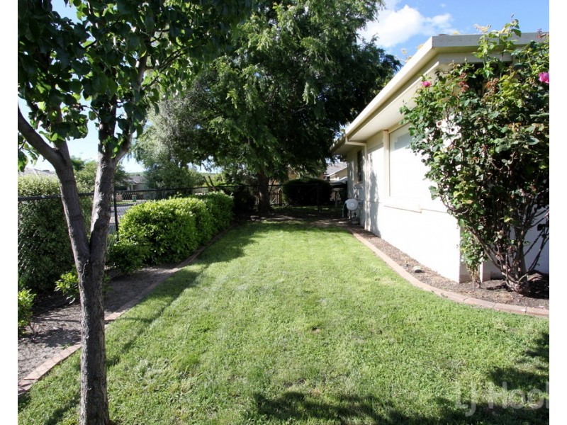 9 Bayside Court, Jerrabomberra NSW 2619